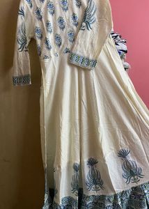 Elegant Cream Kurta with Blue Floral Embroidery