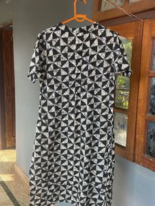 like new Printed Black &amp; White Kurta