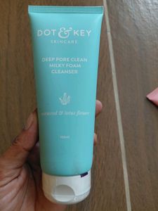 Dot &amp; Key Deep Pore Clean Foam Face Wash