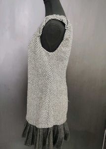 Chic Sleeveless Dress with Ruffled Hem