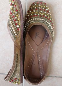 Embroidered Juttis - Size uk 5