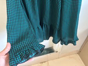 Chic Green Houndstooth Blouse
