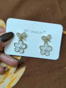 Korean Studded Beautiful Flower Earring