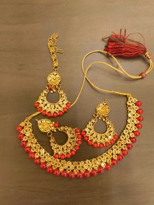 Elegant Kundan Jewelry Set