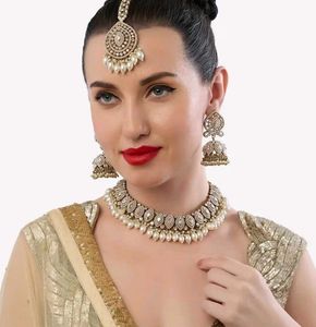 Exquisite Pearl and Kundan Jewellery Set