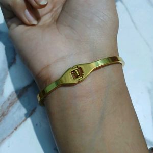 Charming Butterfly Bangle Bracelet