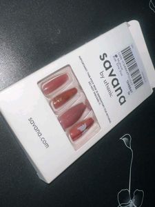 Savana press on Nails with freebies
