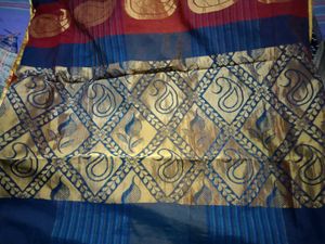 Elegant Saree with Paisley Motif