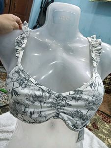 Floral Bikini💙 Top with Ruffle Detail