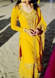 🎉Beautiful Yellow Embellished Kurta Set