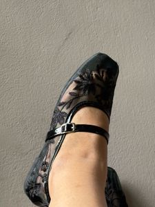Elegant Black Lace Ballet Flats