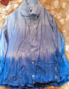 BLUE TIE AND DYE SHIRT.