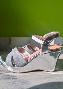 Sparkly Silver Heels 👠