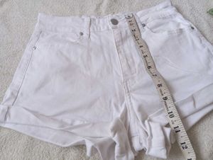 Chic White Denim Shorts