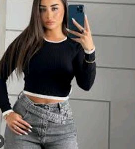 Stylish Cropped Ribbed Knit Top