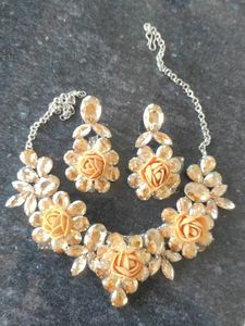 Flower And Stone Set Yellow