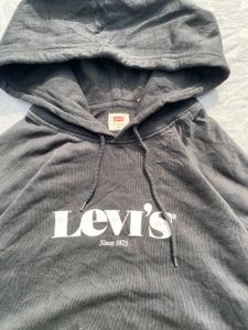 Levi's Hoodie - Cozy &amp; Stylish