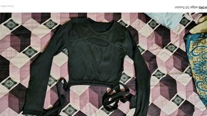 Black crop top 😎