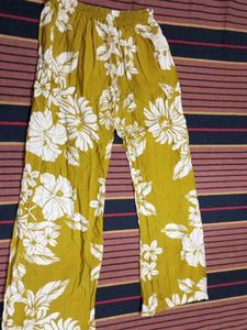 woman Olive Green Floral Print Cotton Kurta &amp; Pant