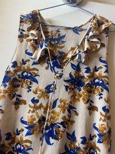 Feminine floral Top By All About You