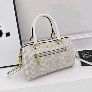 LATEST COACH SPEEDY SHOULDER SLING WITHOUT BOX