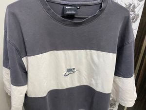striped nike