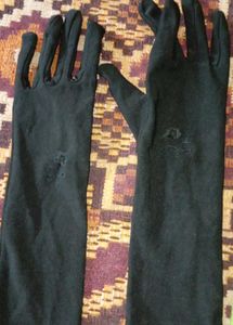 Hand Gloves In Use For Abaya