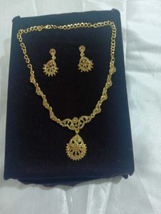 Elegant Gold-toned Jewelry Set