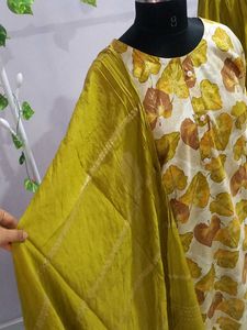 Very Beautiful Golden Leaves Detailing Suit Set