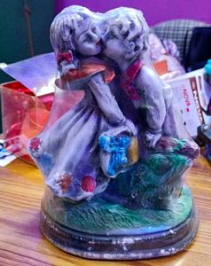 Kissing Couple Showpiece