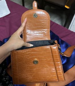 Steve Madden sling Bag