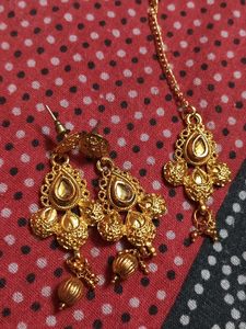 Golden Necklace ,earring nd maangtika Set