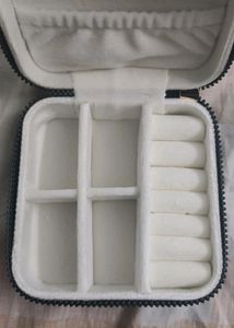 PORTABLE VANITY CASE [JEWELLERY BOX]