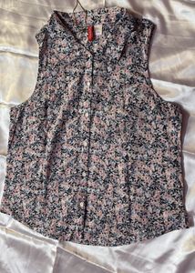 Chic Sleeveless Floral Button-Up Top