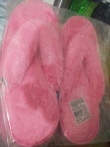 ❤️Princess Slippers New With Tag Cute Furry Warm