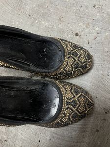 BLACK RHINE STONE PUMPS