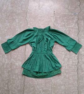 New Crinhed Top With Lace Design