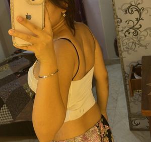 “White fitted crop top