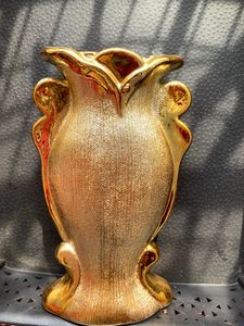 New Golden flower vase with flower motif