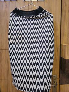 Black &amp; White Wavy Print Midi Skirt