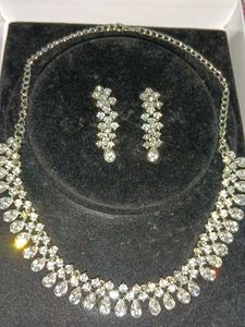 Sparkling Rhinestone Necklace &amp; Earring Set