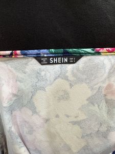 🔴CLEARANCE SALE 🔴 One-Shoulder Floral Top size S