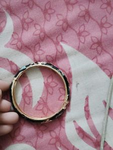 Exquisite Enamel Floral Bangle