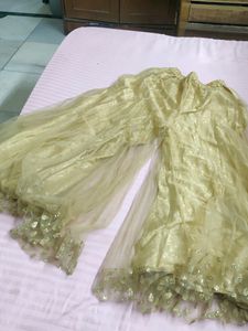 It's A Very Pretty Golden Net Flaired Bottom .