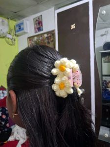 Daisy Flower Hair Claw Clip