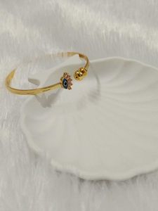 Elegant Gold-Tone Bangle Bracelet