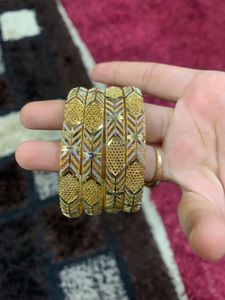 Set of 4 Elegant Gold Bangles