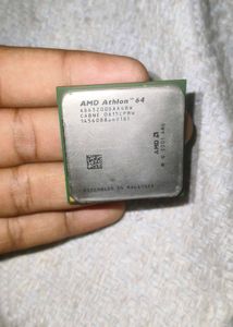 This is an AMD Athlon 64 3200+ desktop processor.I