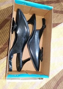 Elegant Black Bow Slingback Heels