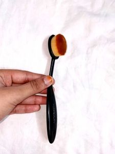 Huda Beauty Foundation Brush
